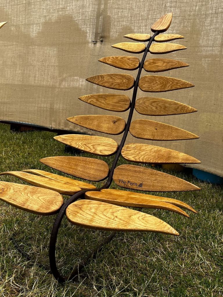 Ultra creative contemporary leaf seat