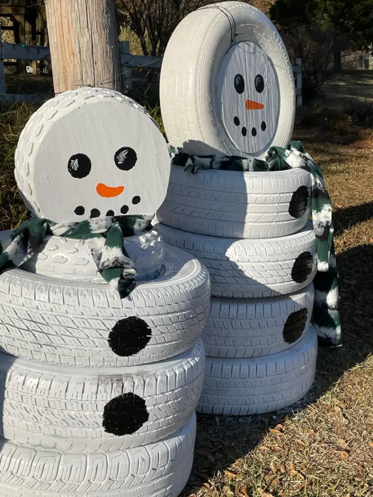 Tire snowmen